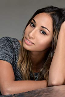 How tall is Meaghan Rath?